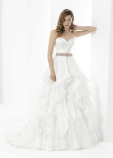 Wedding dress with a belt of rhinestones