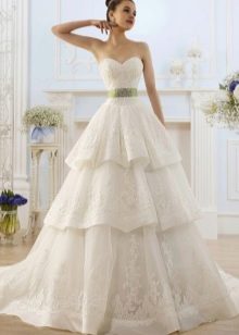Wedding dress with contrast belt