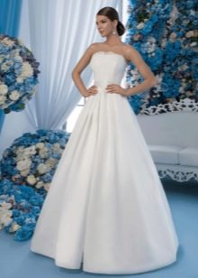 Classic wedding dress puffy