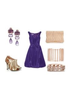 Accessories in a neutral color for an eggplant dress