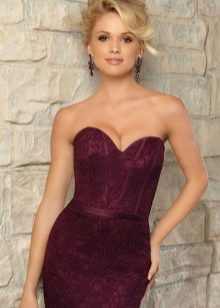 Makeup for an eggplant-colored dress