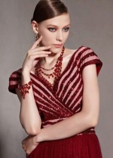 Decorations for a burgundy dress