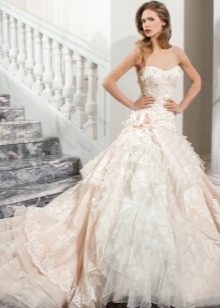 Fluffy dress with chiffon ruffles