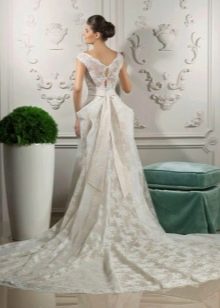 Robe de mariée de Tanya Grig avec une traîne