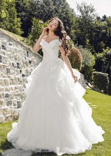 Tulipia wedding dress puffy with a layered skirt