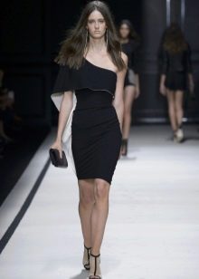 Sheath dress evening to the knees on one shoulder