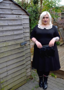 Black dress with a white collar for the fat