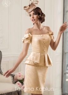 Off-shoulder wedding dress