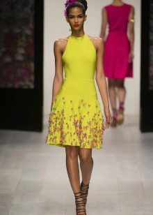 Short colored dress with American armhole