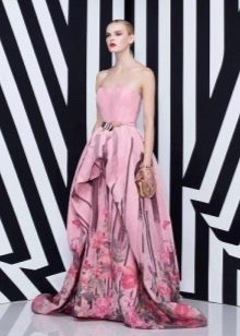 Colored floor-length dress white with a pattern