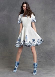 藍色刺繡連衣裙