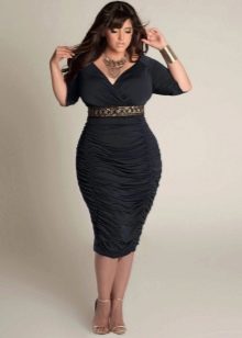 Jewelry for a sheath dress for full