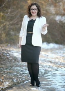 Black sheath dress for plump combined with a white jacket