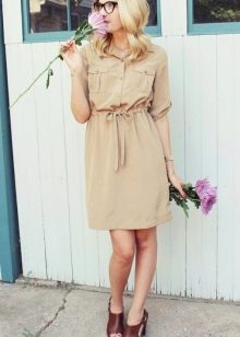 Brown leather low heels to match the safari dress