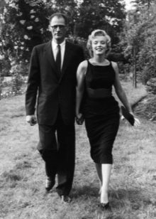 Marilyn Monroe in a Chanel-style dress