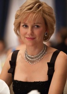 A diamond necklace for a Chanel-style dress