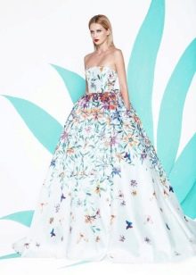 Robe blanche duveteuse à imprimé bleu