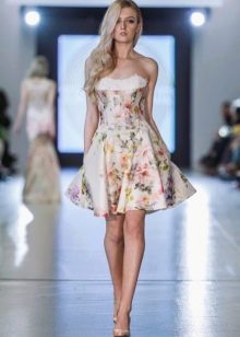 Robe trapèze courte à imprimé fleuri