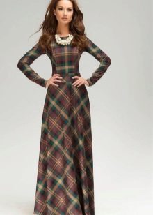 Long dress to the floor with long sleeves