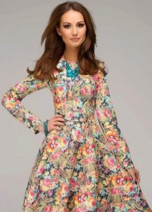 Casual καλοκαιρινό φόρεμα σε ανατολίτικο στυλ με floral print