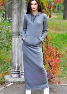 Sports dress with a floor pocket