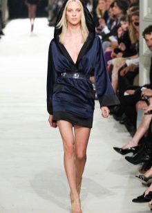 Sports dress with hood and sleeves