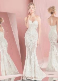 Wedding dress with matching flowers