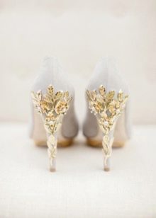 Shoes with flowers