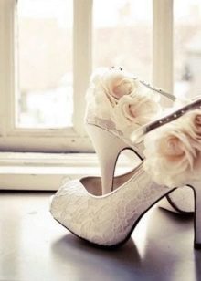 Shoes with flowers