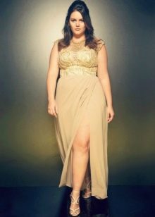 Robe longue en maille beige avec une taille haute pour le surpoids