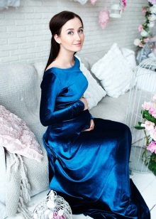 Blue dress to the floor for pregnant women