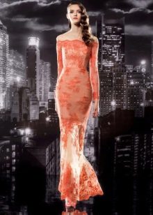 Guipure dress with lowered sleeves