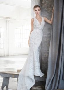 Guipure wedding dress with train