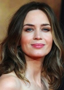 Partial hair lightening for women of color type Summer
