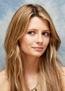 Dyed hair with a copper undertone for women of color type Autumn