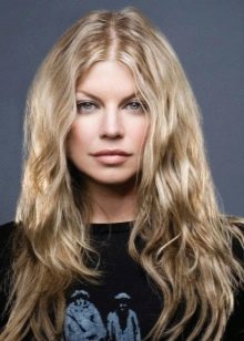 Blond hair for women of color type Autumn