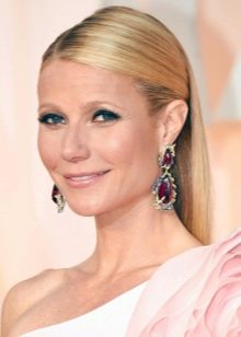 Smoky Eyes makeup for a blonde of the Spring color type