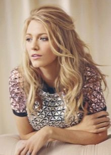Dyed hair for women of Spring color type
