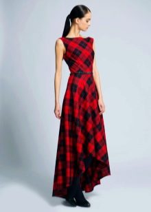 Robe rouge à carreaux en diagonale