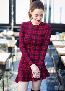Robe à carreaux rouge chaud