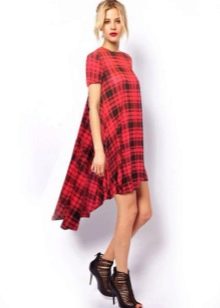 Robe à carreaux rouge avec jupe asymétrique