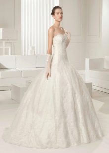 蓬鬆蕾絲婚紗