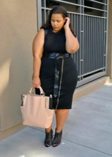 Large beige bag under a black office dress for overweight
