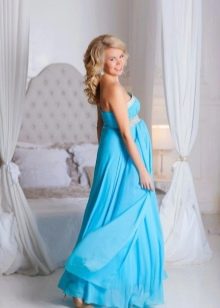 Blue dress for a pregnant photo shoot