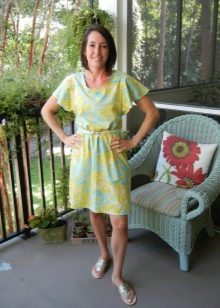 Staple fitted dress with cap sleeves