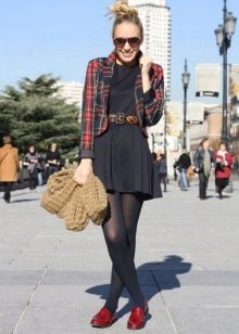 Checkered blazer for a black viscose dress