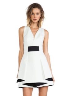 Dress with large flounces on the skirt