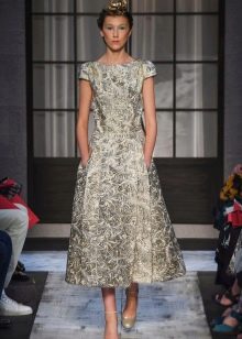Colored dress in the style of dandies
