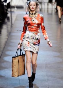 Decorations for a bright dress with long sleeves
