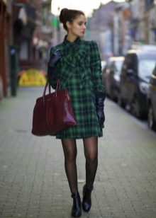 Short dress with a bow at the neck in green check